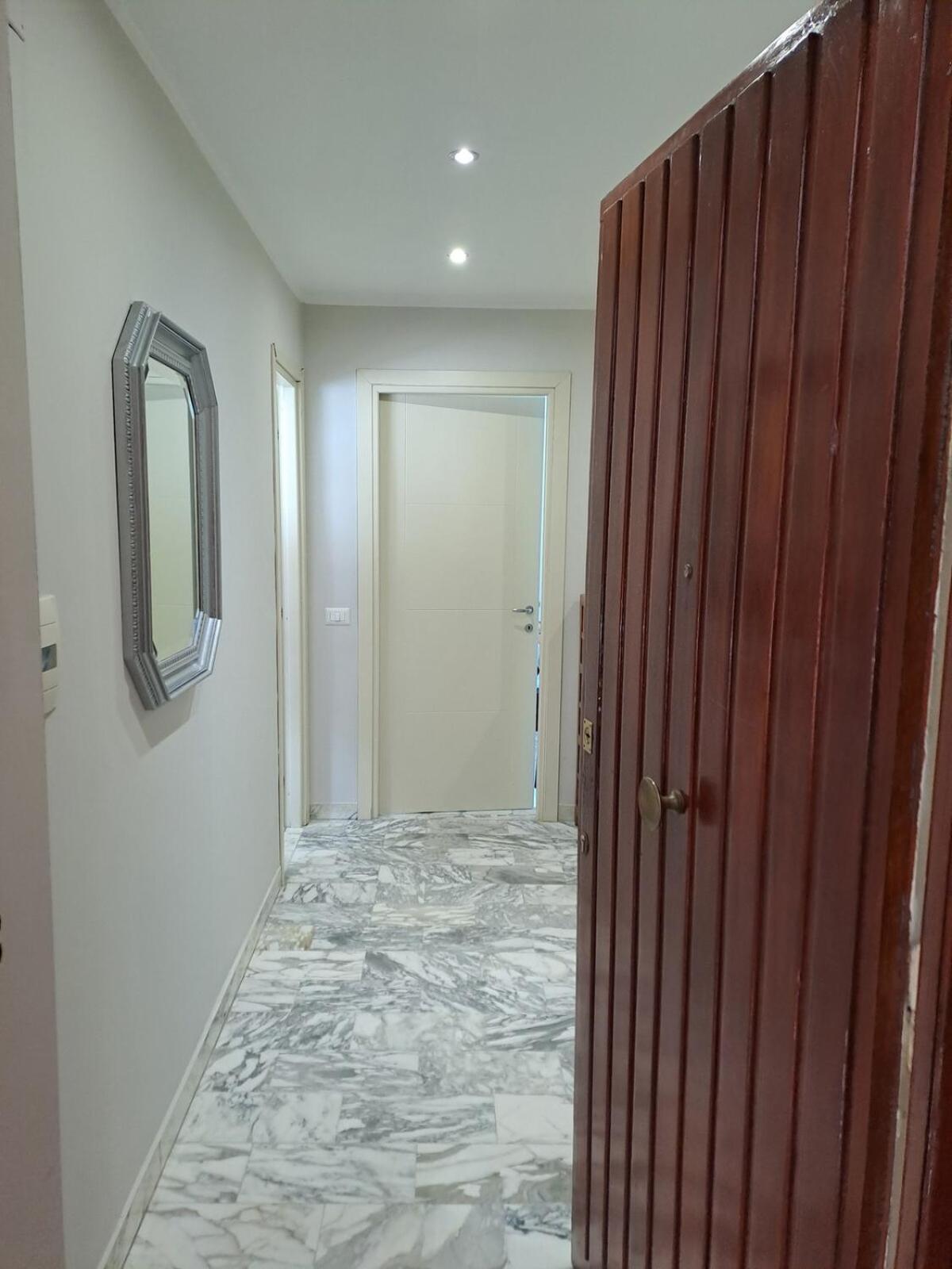 Appartamento Torre Spaccata For 6 With Parking